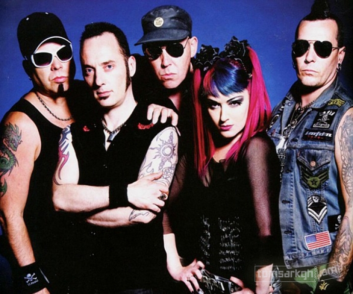 Kmfdm мерч. Kmfdm. Группа kmfdm обложка. Kein mehrheit für die mitleid. Футболка kmfdm.